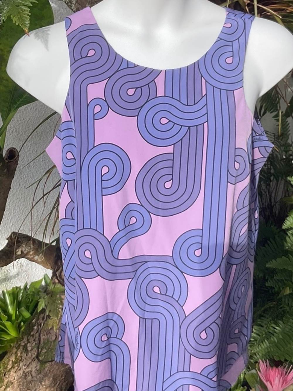 Manuheali’i Lilac Women’s Top Like New! Size  L